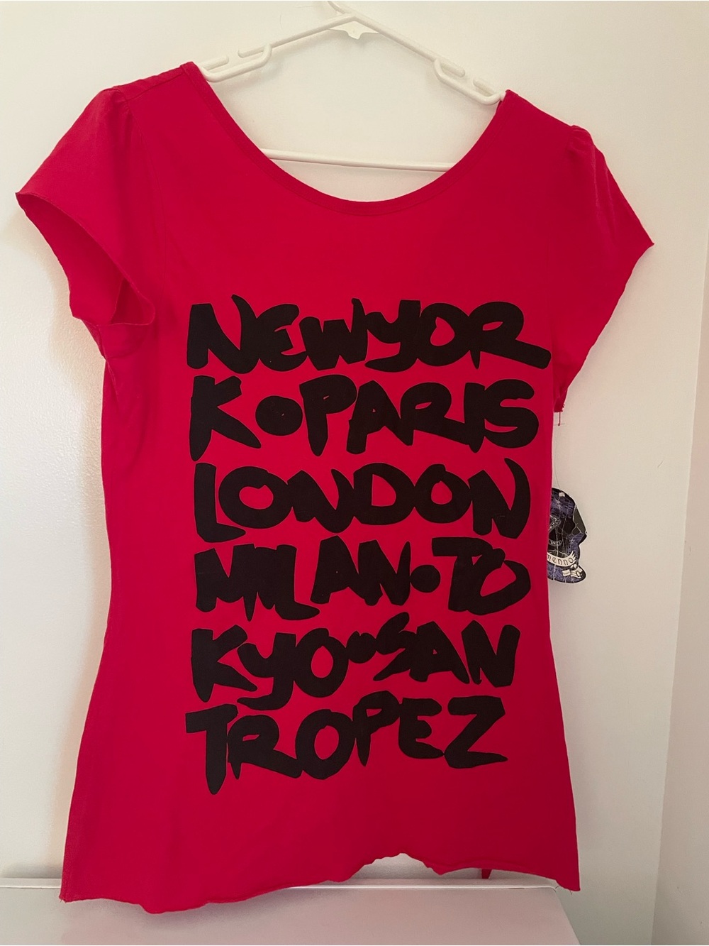 NWT VTG Y2K Ellemenno hourglass Red Graphic City-Print Women's Tee